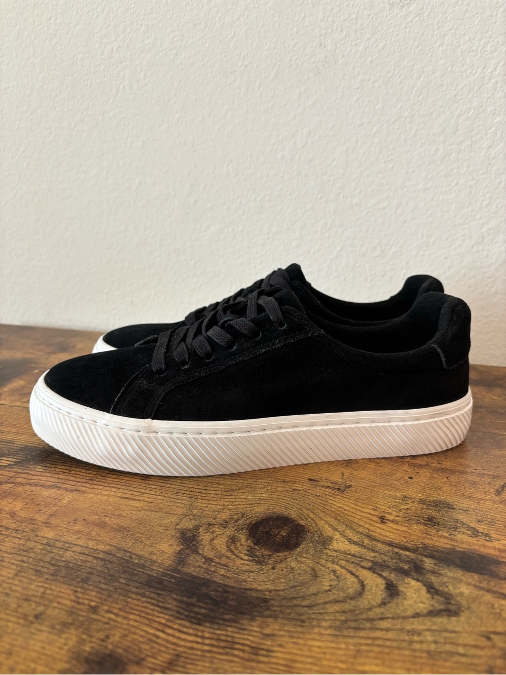 NWOT Quince Italian Suede Everyday Sneaker